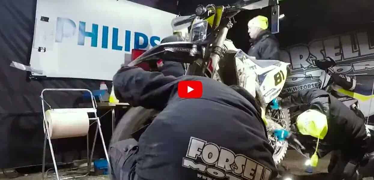 Jak skutecznie wyczyścić motocykl lampą warsztatową Philips